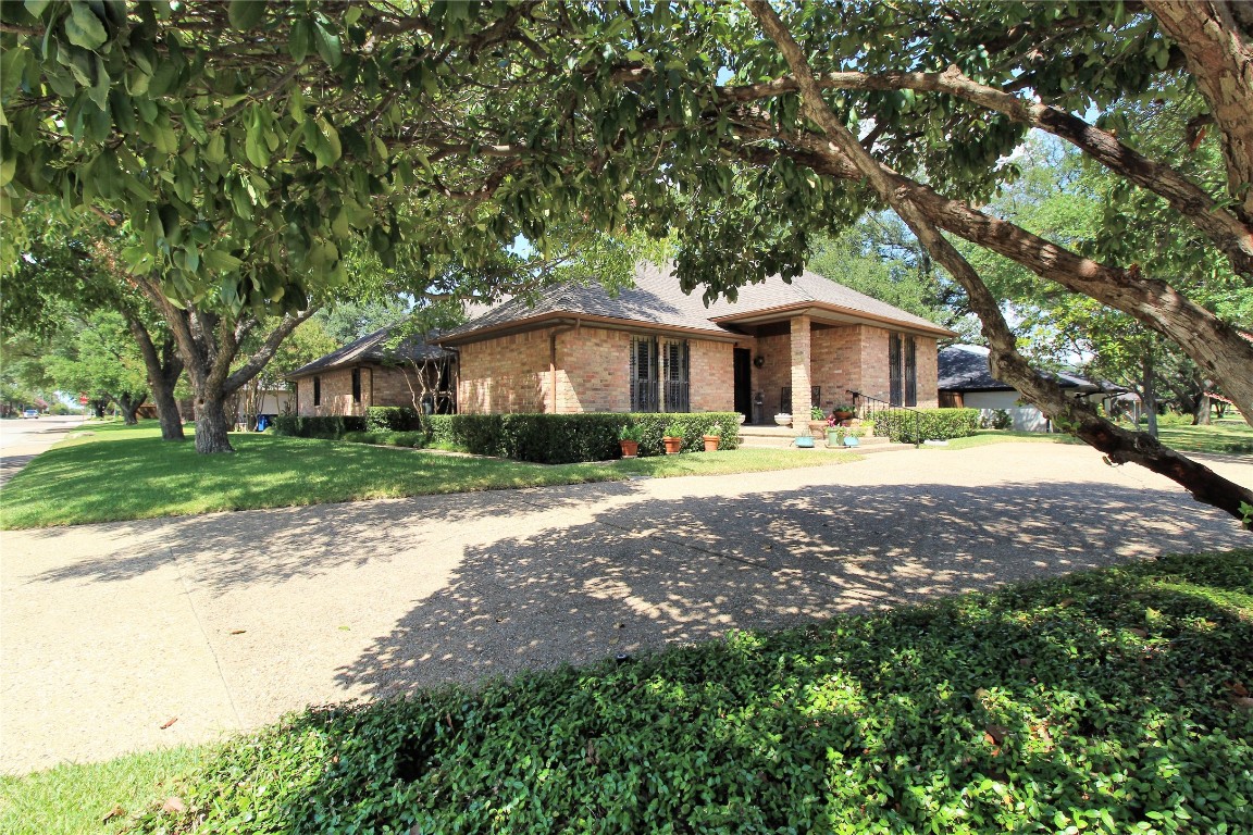 6809 Hunters Ridge Drive Dallas TX 75248