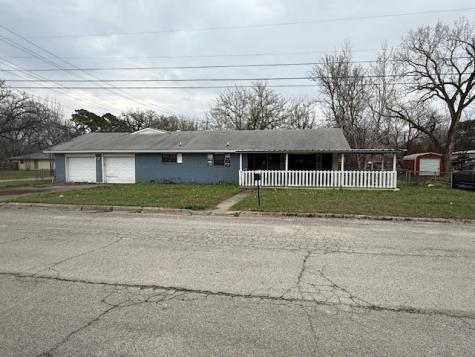 1217 N Lamb Street Bowie TX 76230