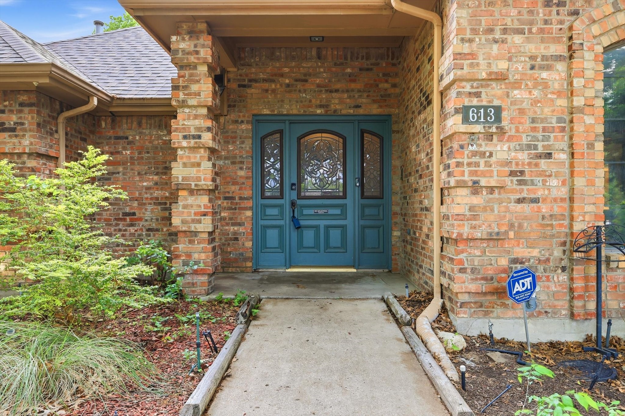 613 Deer Creek Drive Desoto TX 75115