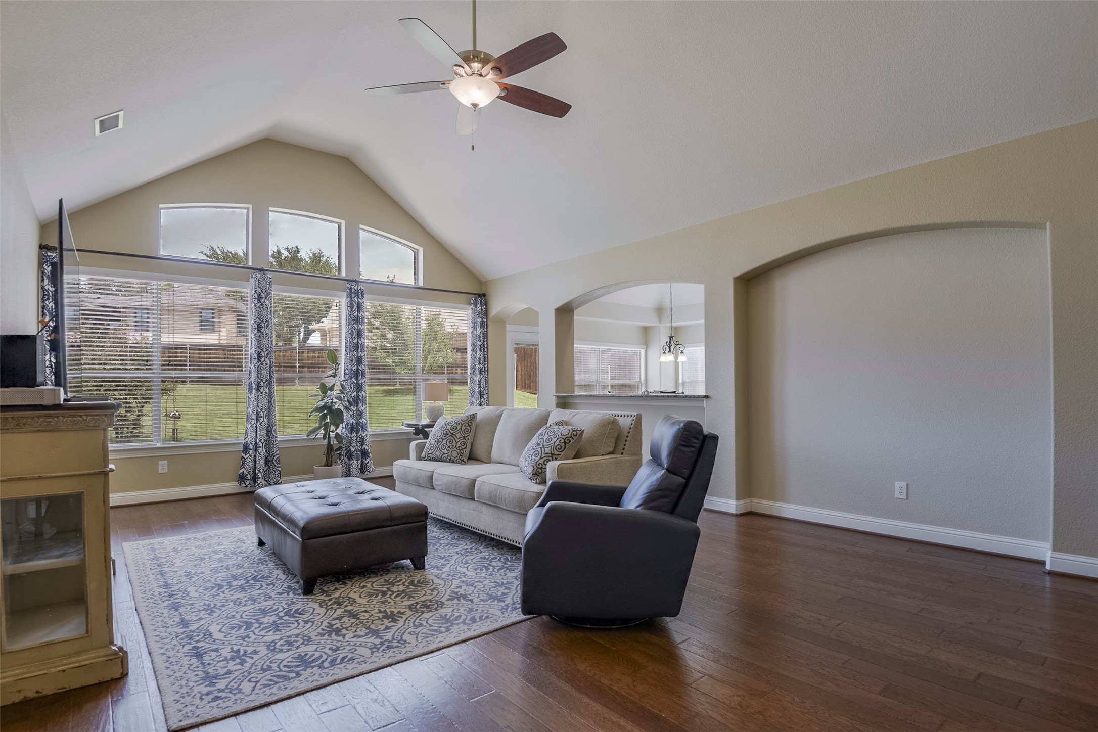 3006 Redcliff Lane Garland TX 75043