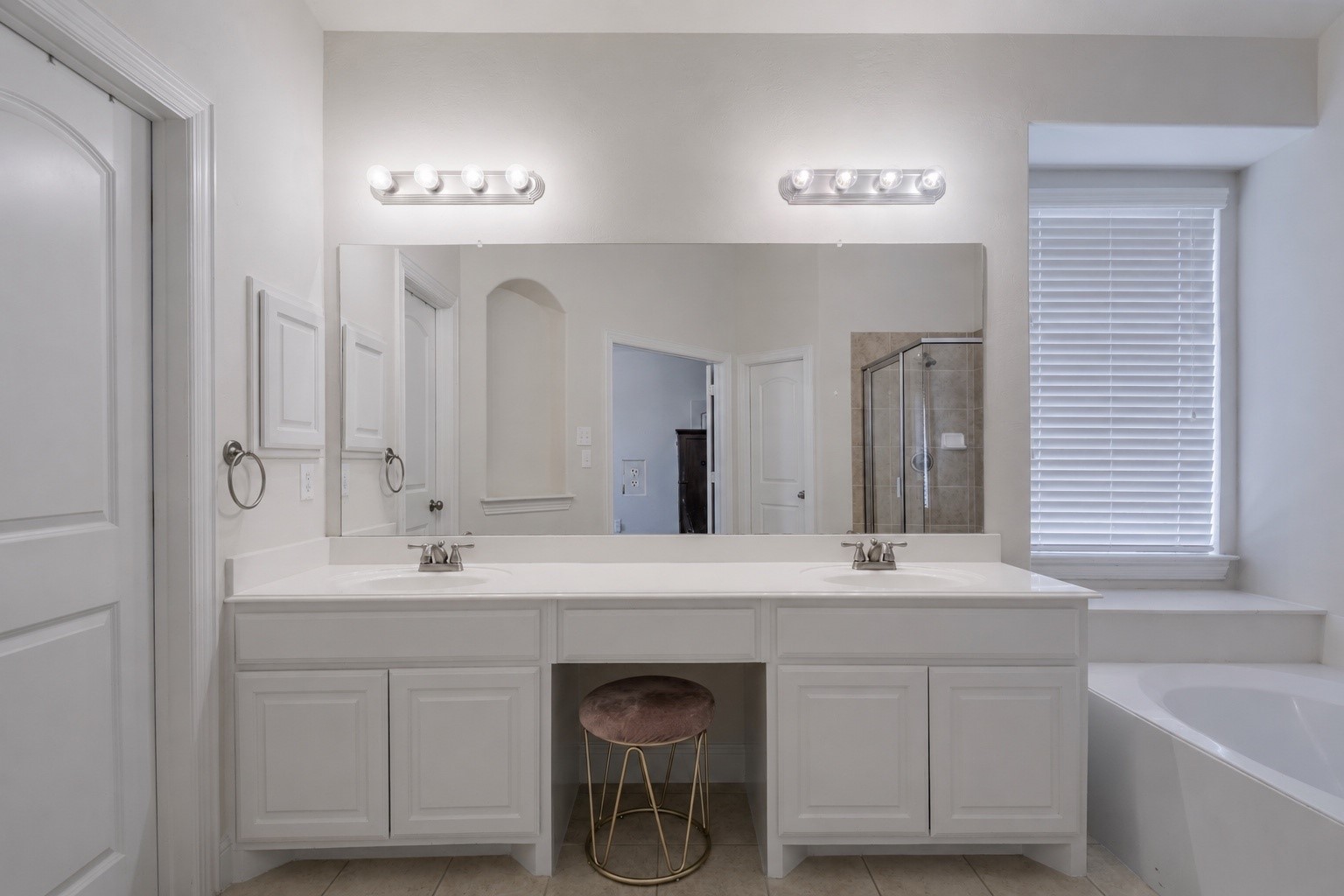 3006 Redcliff Lane Garland TX 75043