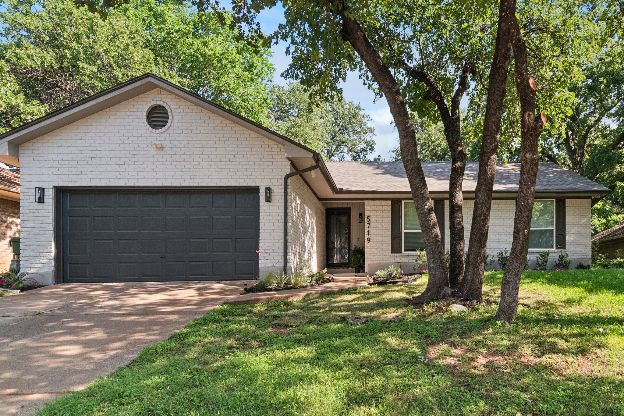 5719 Valley Ridge Court Arlington TX 76017