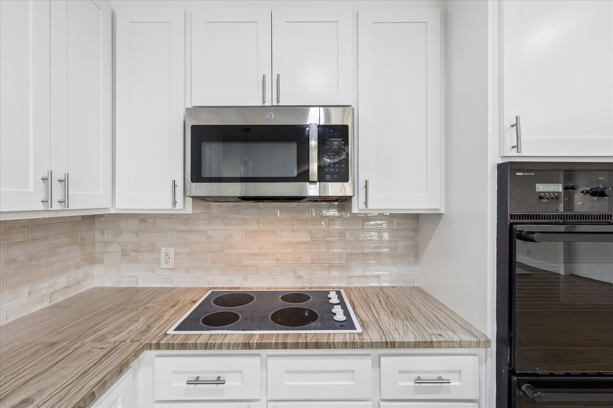5719 Valley Ridge Court Arlington TX 76017
