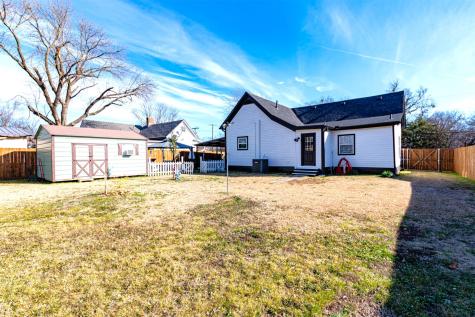 819 Beech Street Bonham TX 75418