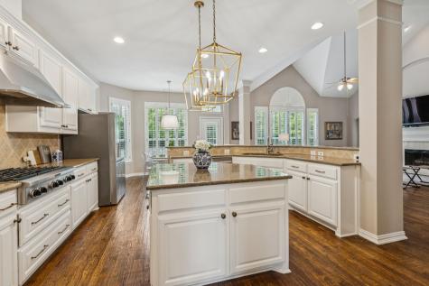 8904 Meadowknoll Drive Dallas TX 75243