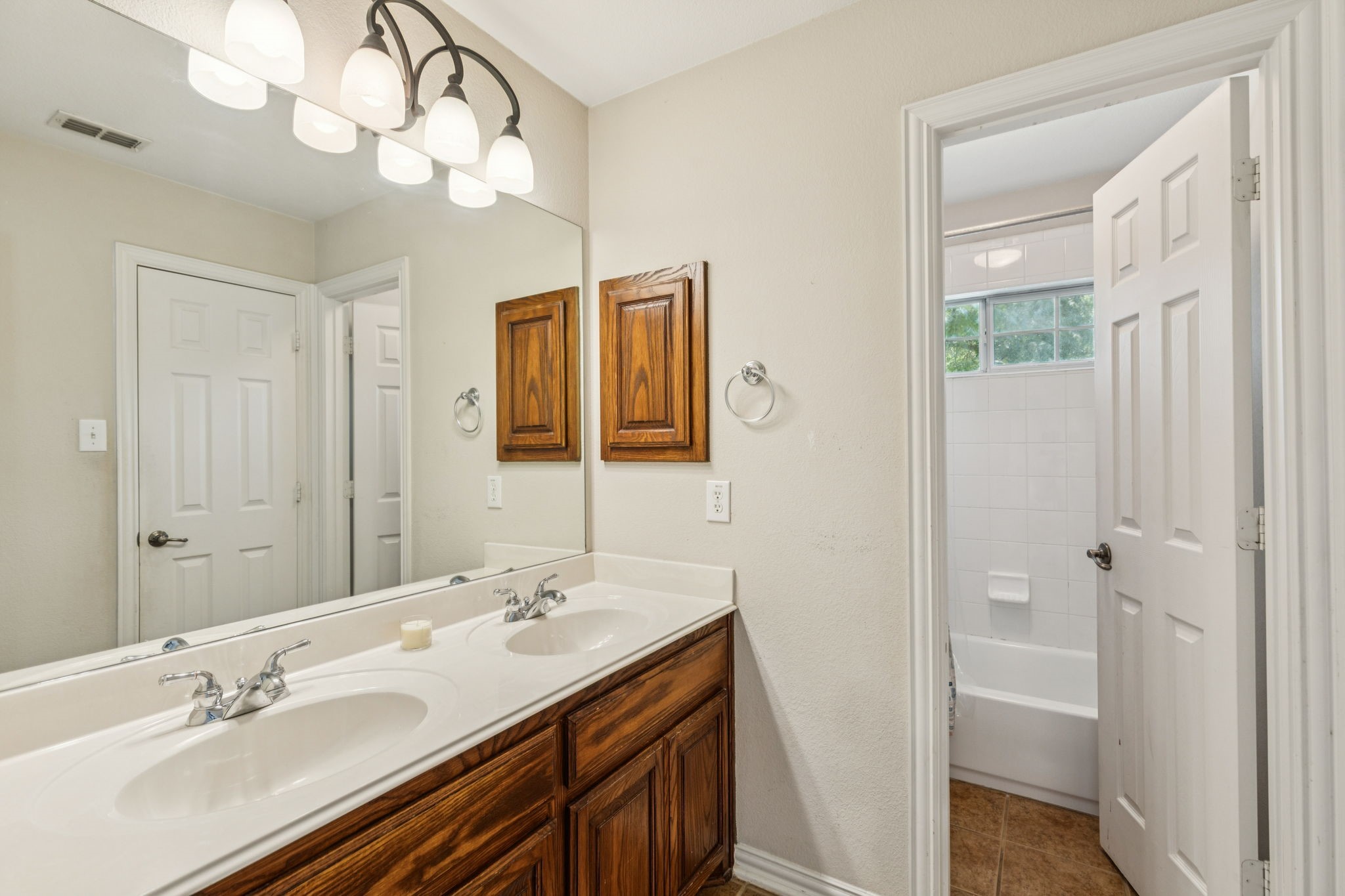 8904 Meadowknoll Drive Dallas TX 75243