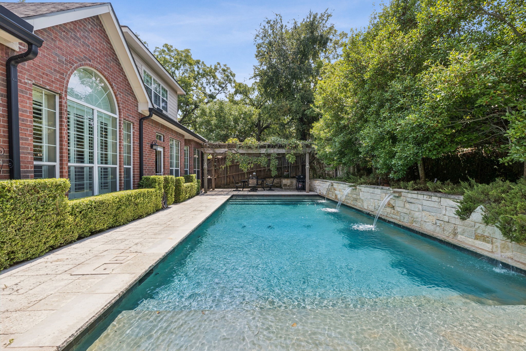 8904 Meadowknoll Drive Dallas TX 75243