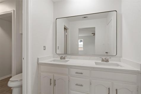 2024 Oakmeadow Street Bedford TX 76021