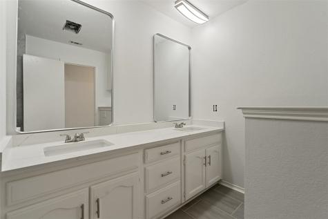 2024 Oakmeadow Street Bedford TX 76021