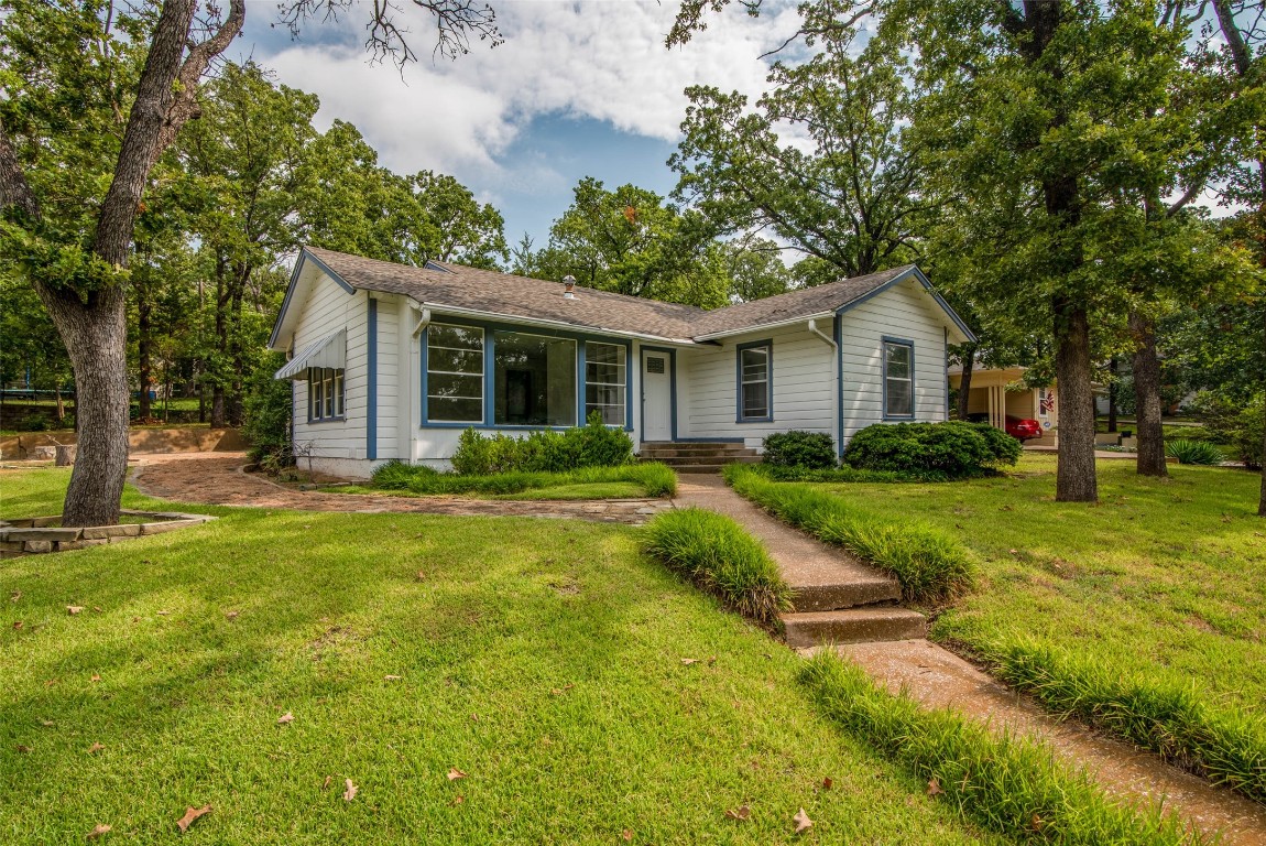 1231 W Hull Street Denison TX 75020