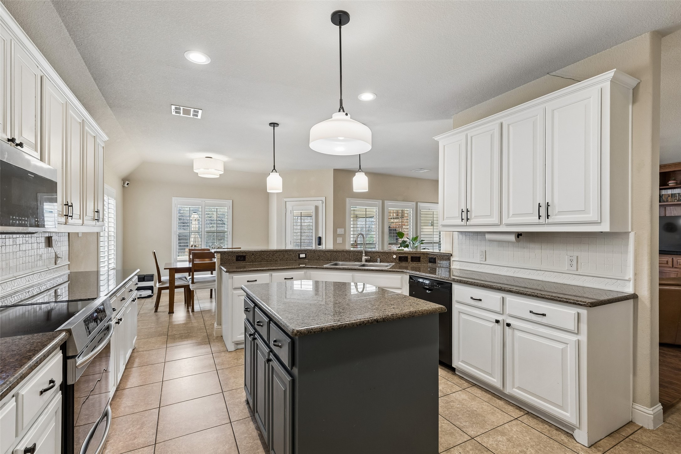 139 Country Lakes Drive Argyle TX 76226