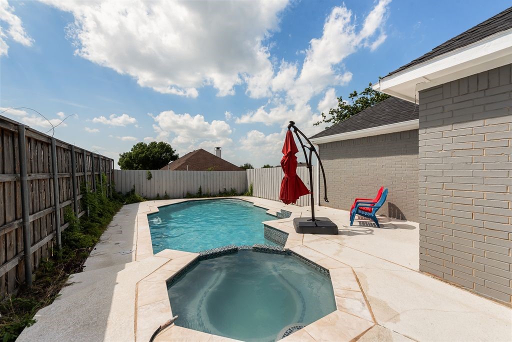 4009 Eisenhower Street Carrollton TX 75007