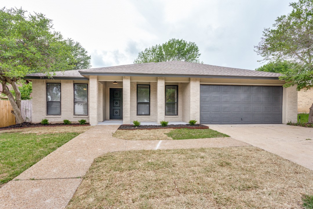 112 Grand Meadow Drive Fort Worth TX 76108