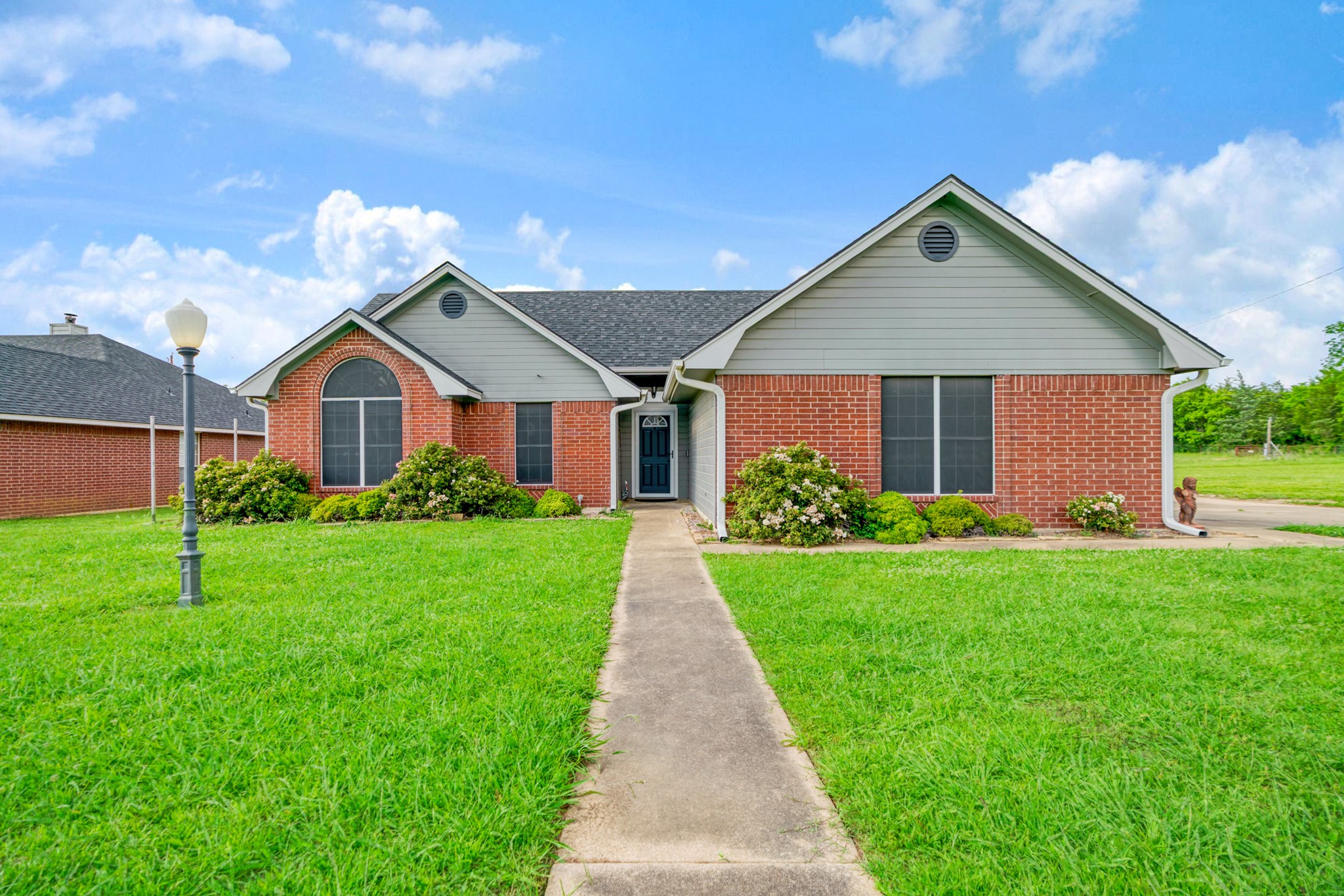525 York Street Paris TX 75460