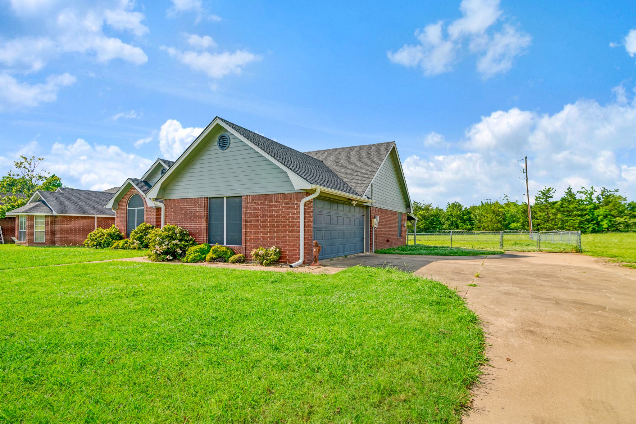 525 York Street Paris TX 75460
