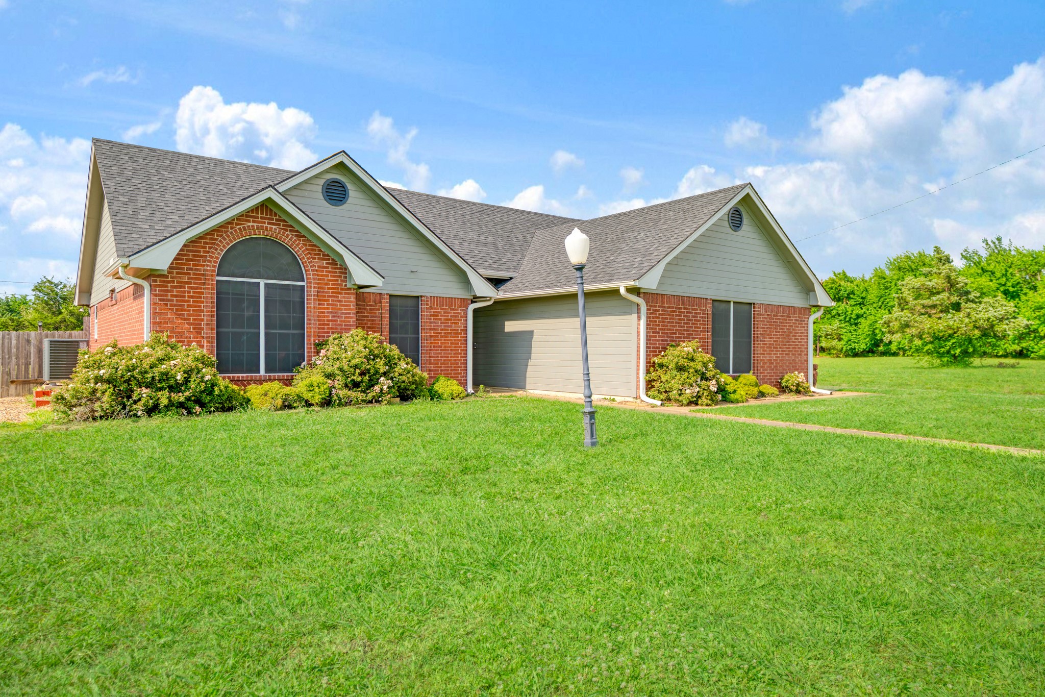 525 York Street Paris TX 75460