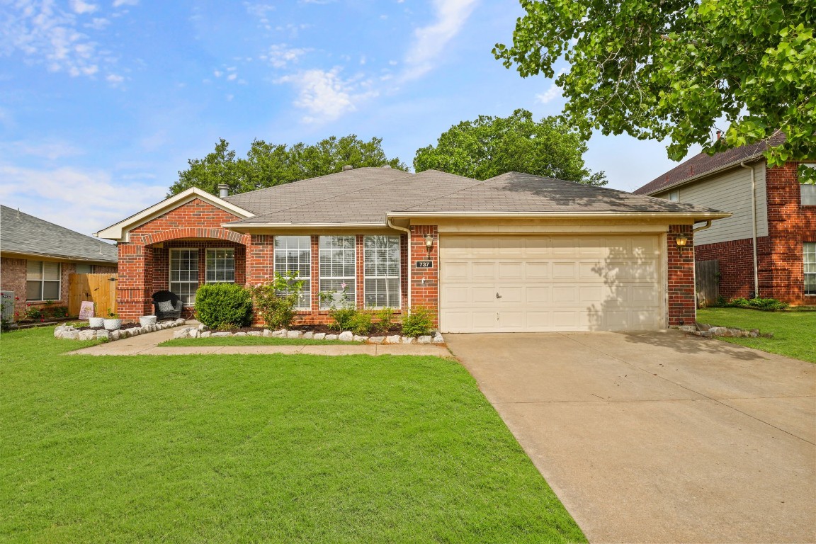 737 Winding Oak Bend Lake Dallas TX 75065