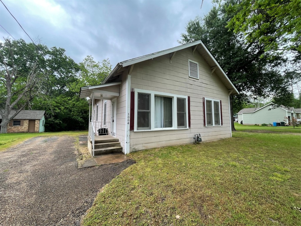 1004 Sycamore Street Mineola TX 75773