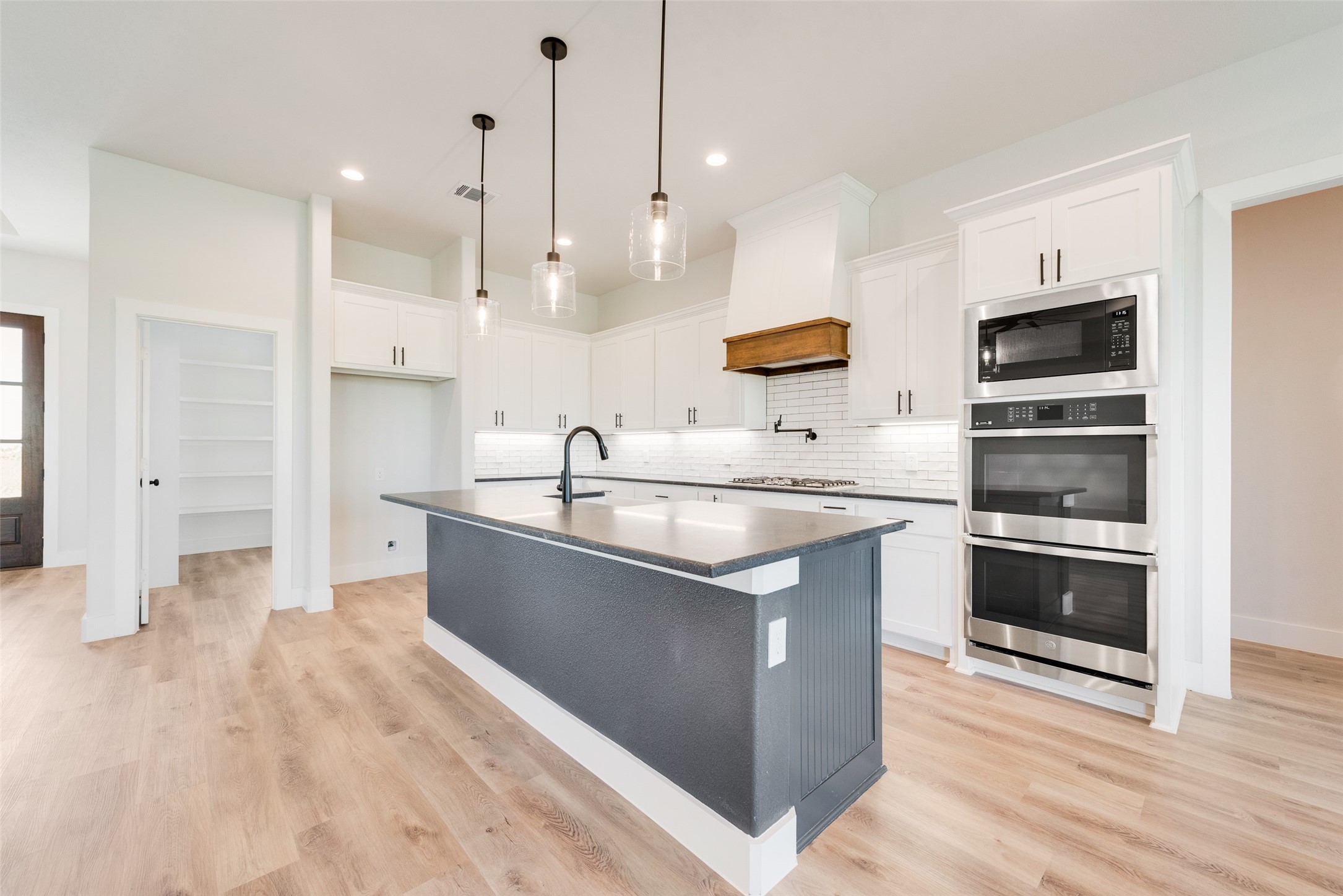 153 Dove Landing Valley View TX 76272