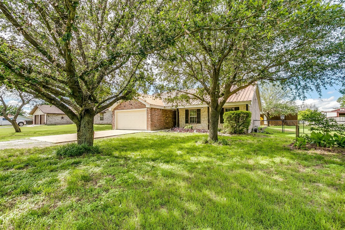 1107 E 6th Street Springtown TX 76082