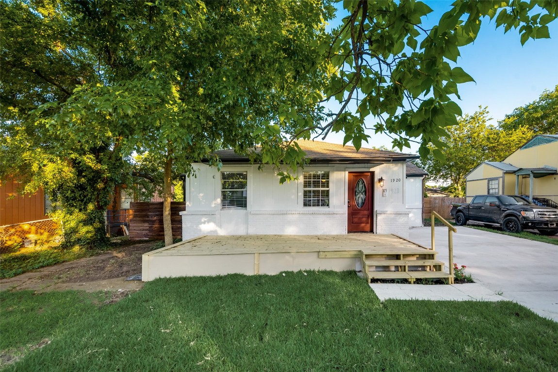 1920 Village Way Dallas TX 75216