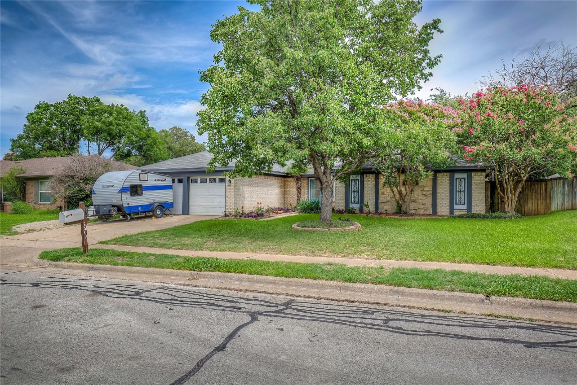 2609 Meadow Green Bedford TX 76021