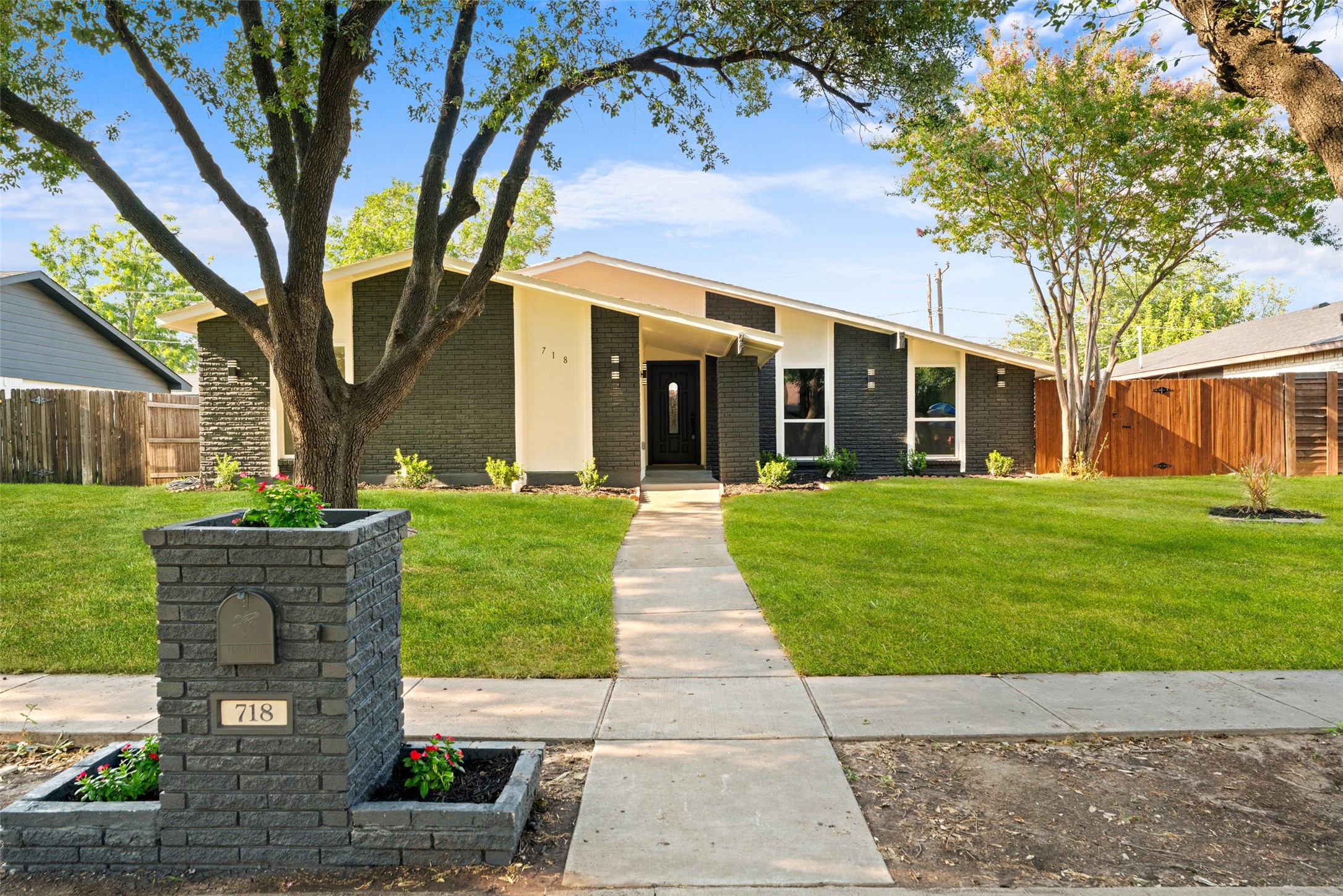 718 Oakland Street Grand Prairie TX 75052