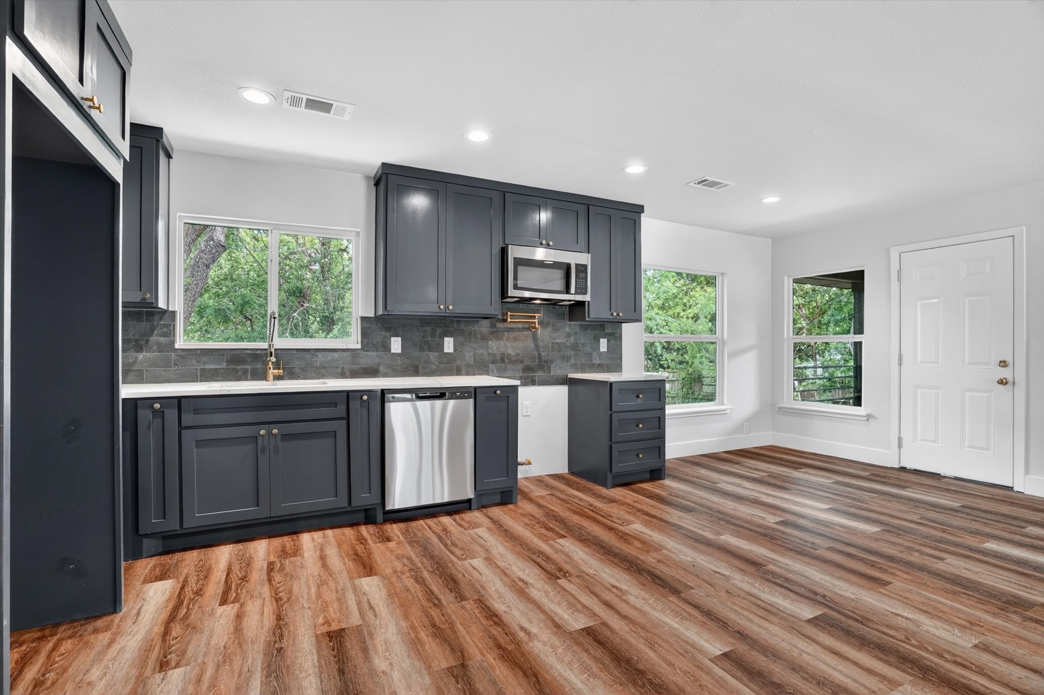 4828 Staples Avenue Fort Worth TX 76133