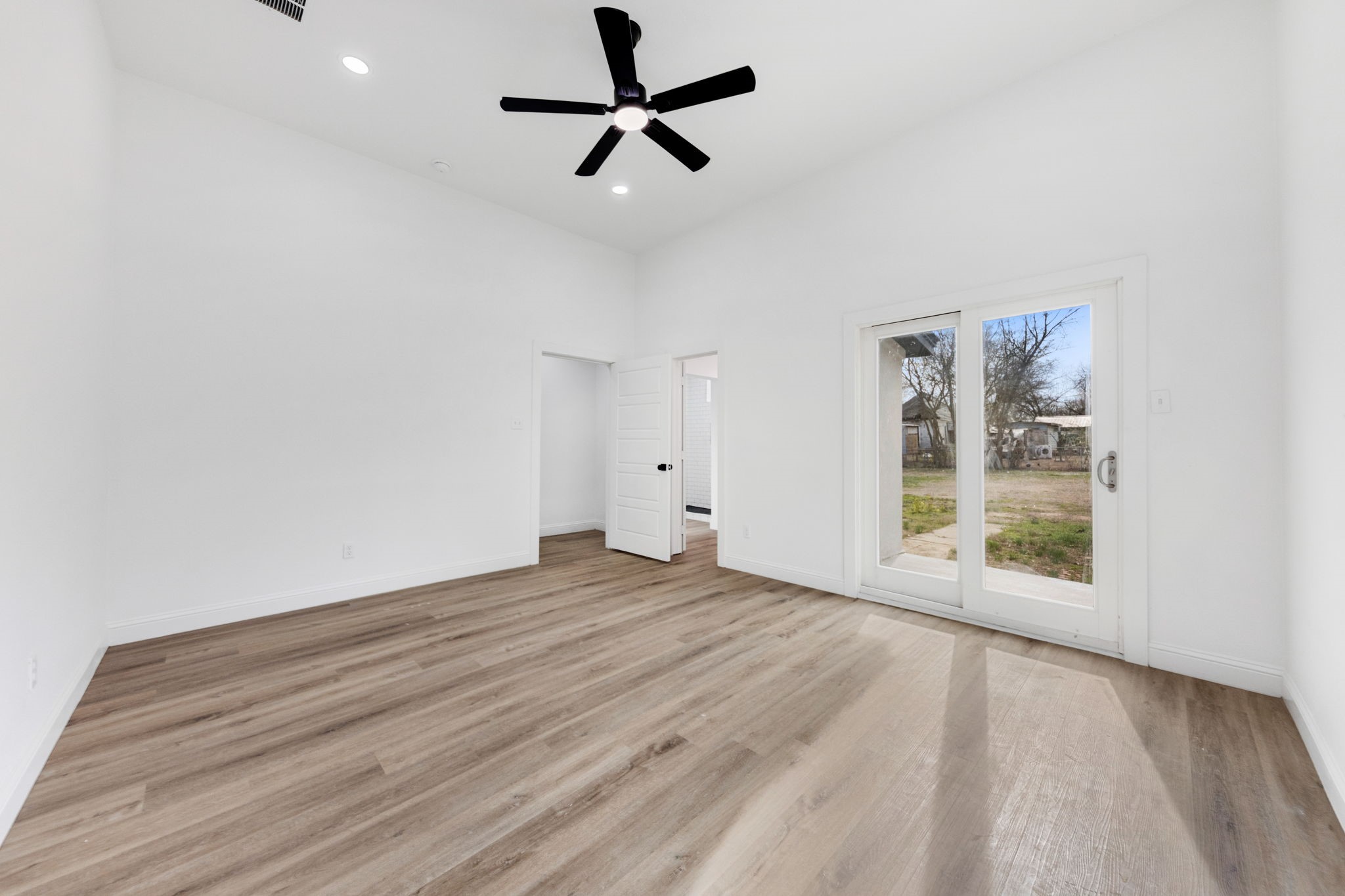 1269 Bonham Street Paris TX 75460