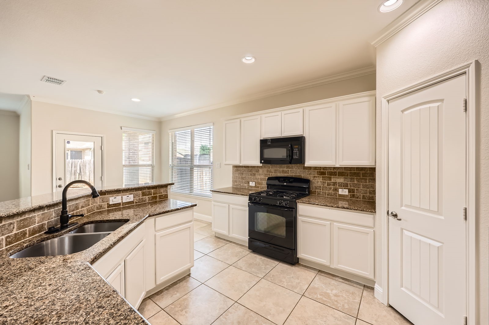 1017 Oarlock Drive Crowley TX 76036