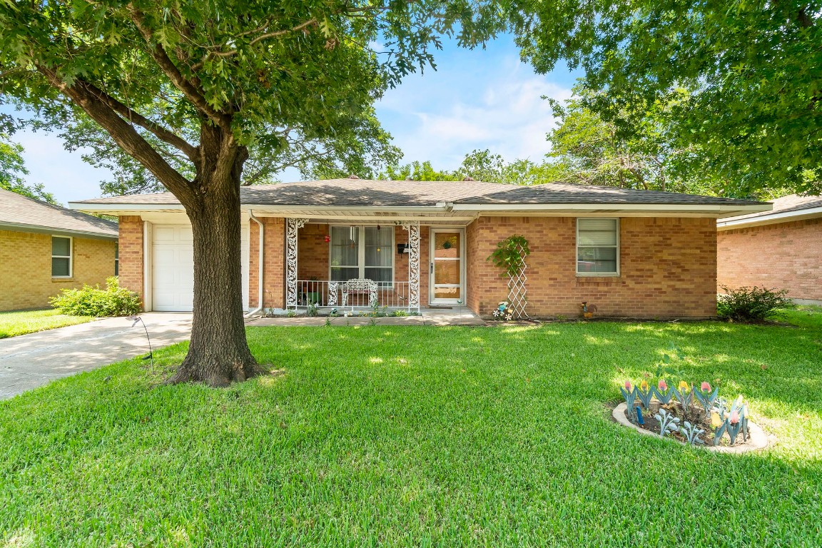 909 Calvin Drive Garland TX 75041