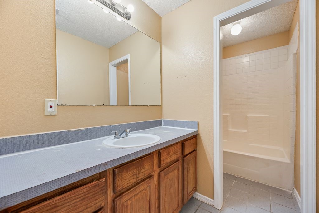 1019 Balkan Drive Lancaster TX 75134