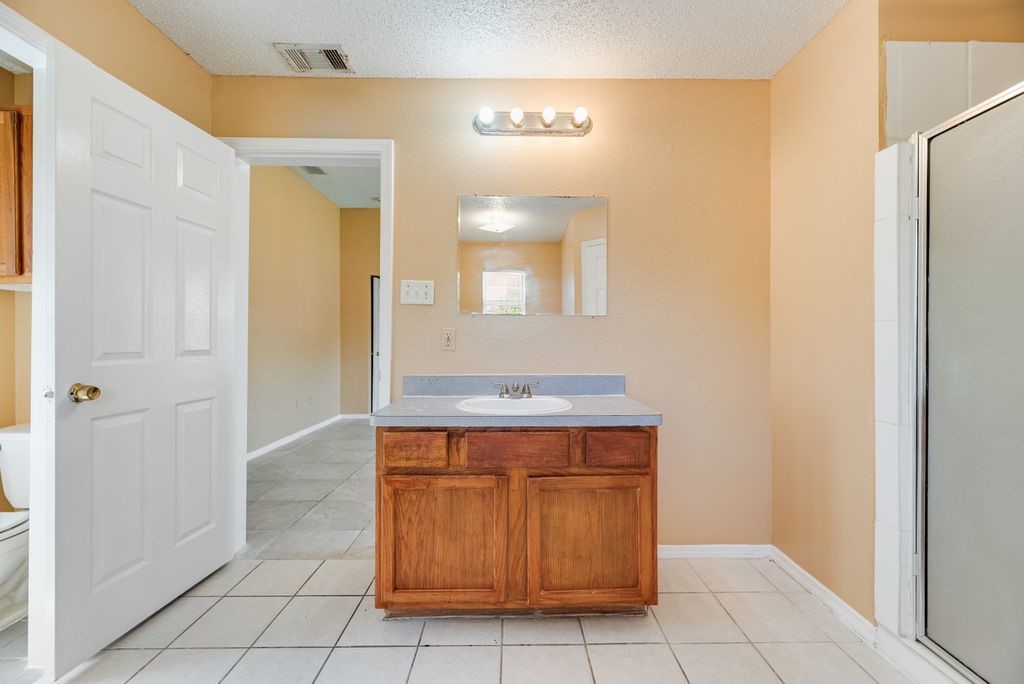 1019 Balkan Drive Lancaster TX 75134