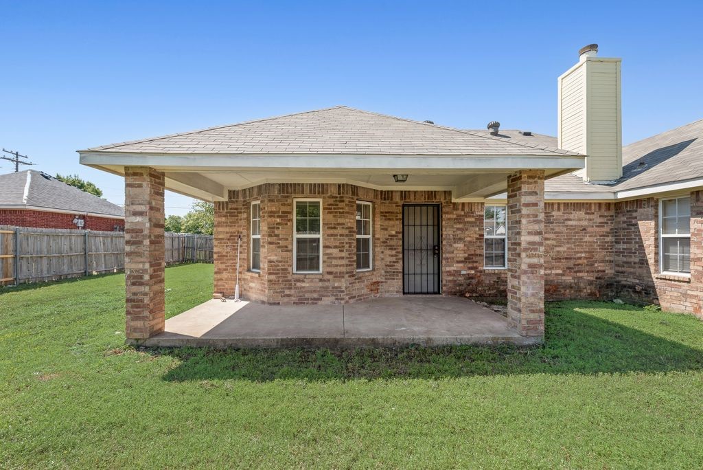 1019 Balkan Drive Lancaster TX 75134