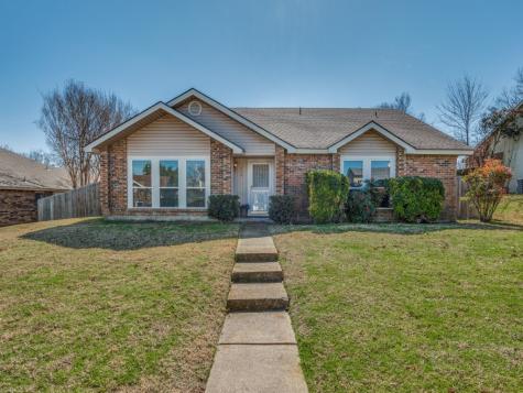 1040 Twin Falls Drive Desoto TX 75115
