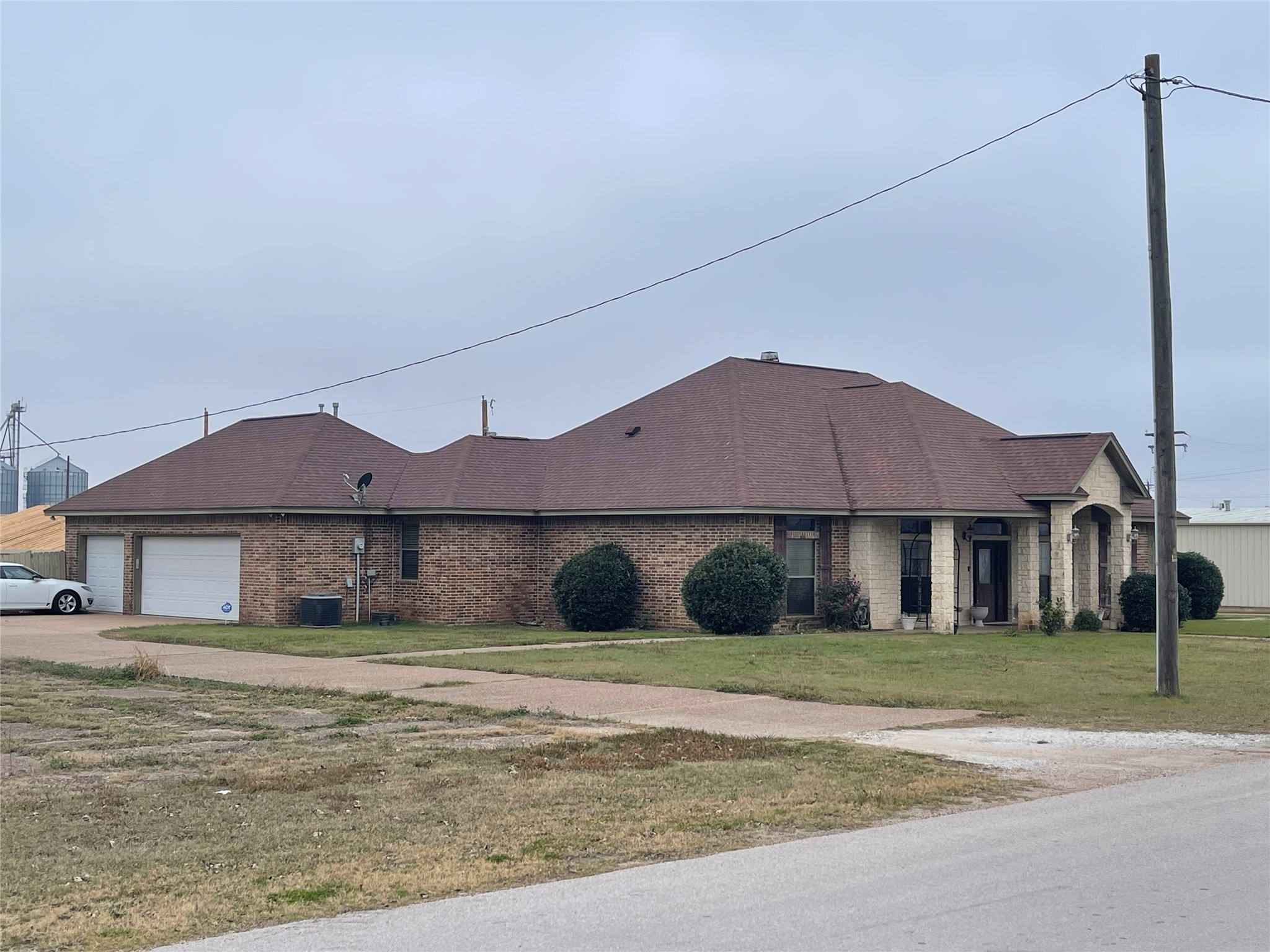 201 S Pearl Street Mart TX 76664
