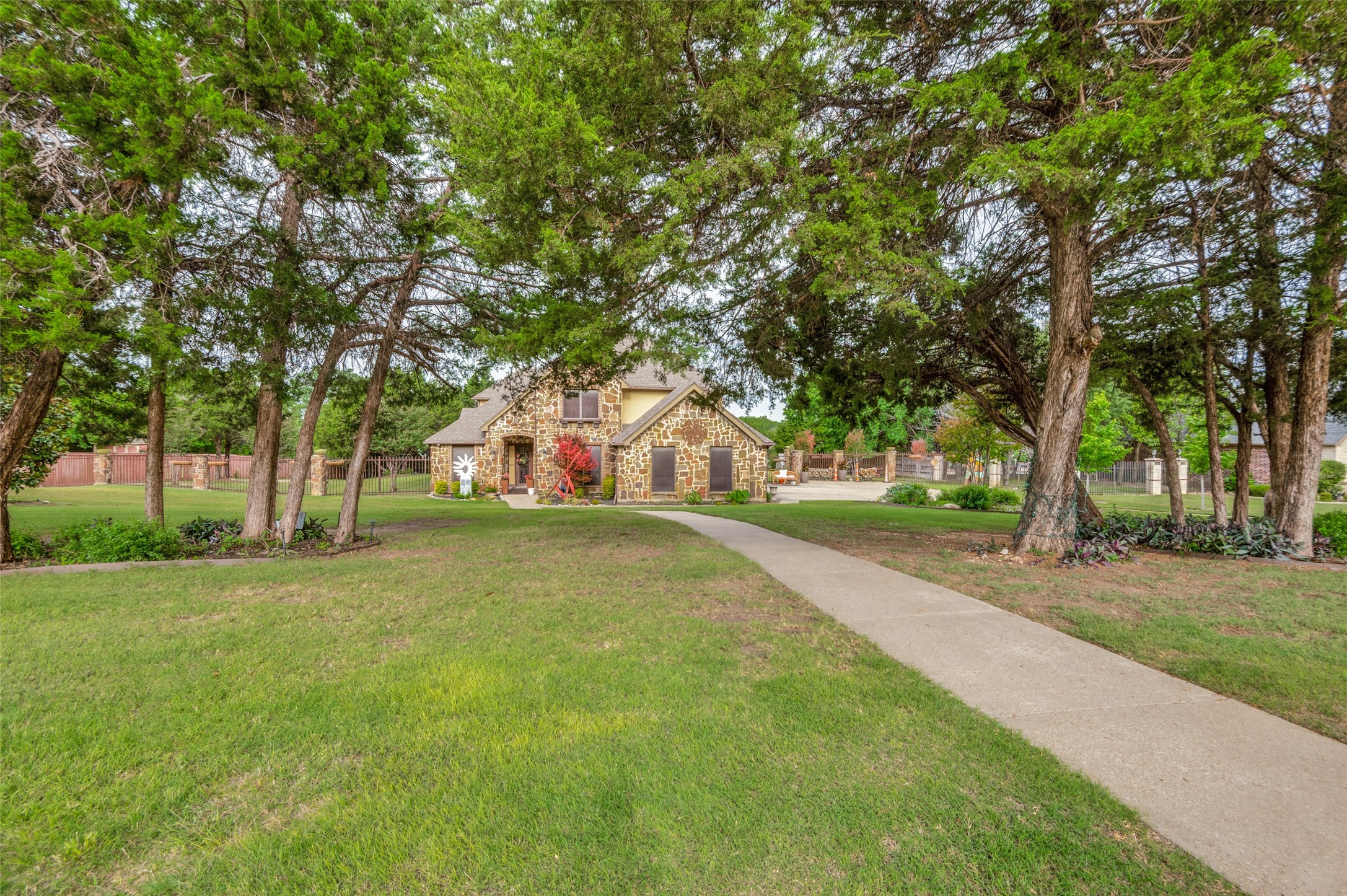 911 Bentle Branch Lane Cedar Hill TX 75104