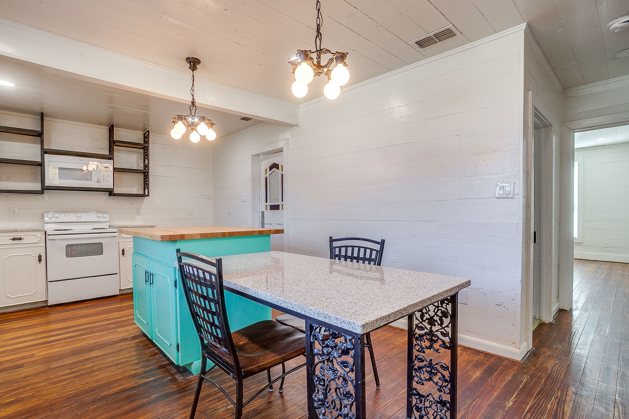 619 W Live Oak Street Jacksboro TX 76458
