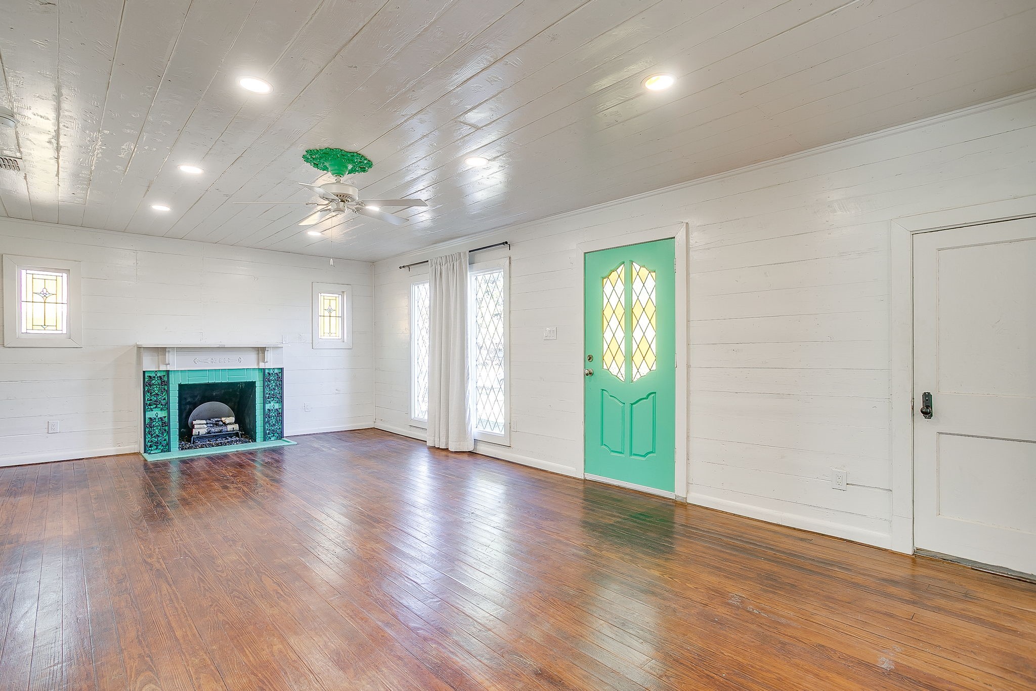 619 W Live Oak Street Jacksboro TX 76458