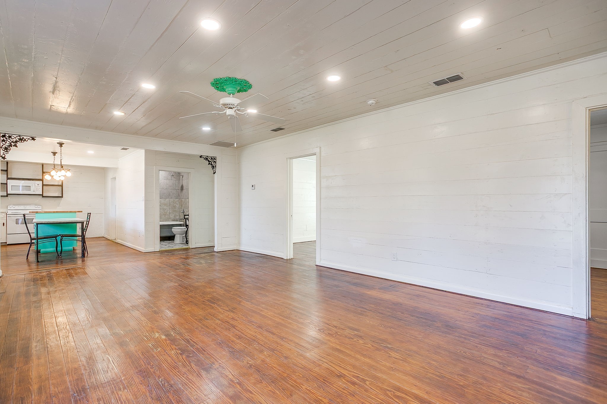 619 W Live Oak Street Jacksboro TX 76458