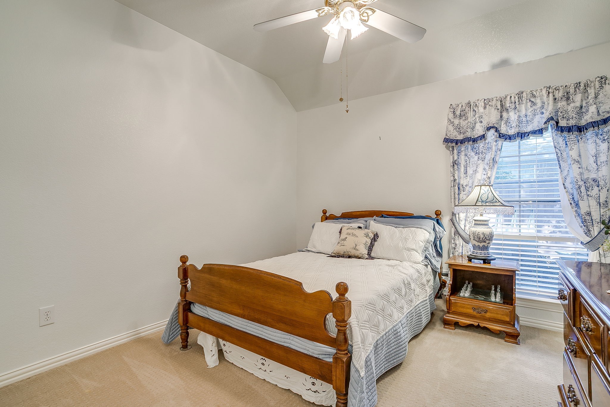 108 Hollywood Boulevard Euless TX 76040