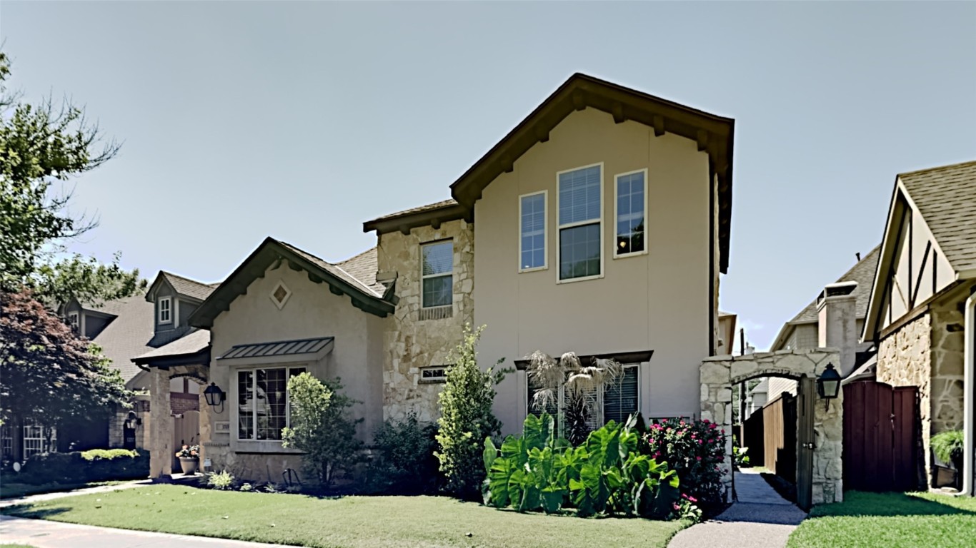 3711 W Beverly Drive Dallas TX 75209