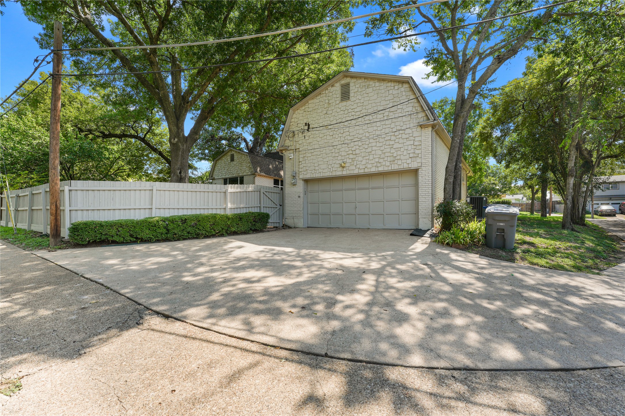 9531 Vinewood Drive Dallas TX 75228