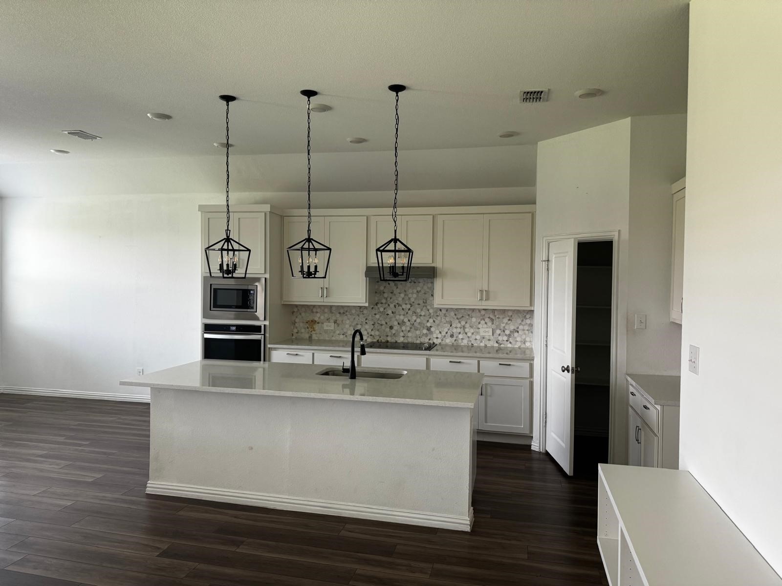 1613 Pine Valley Drive Fort Worth TX 76052