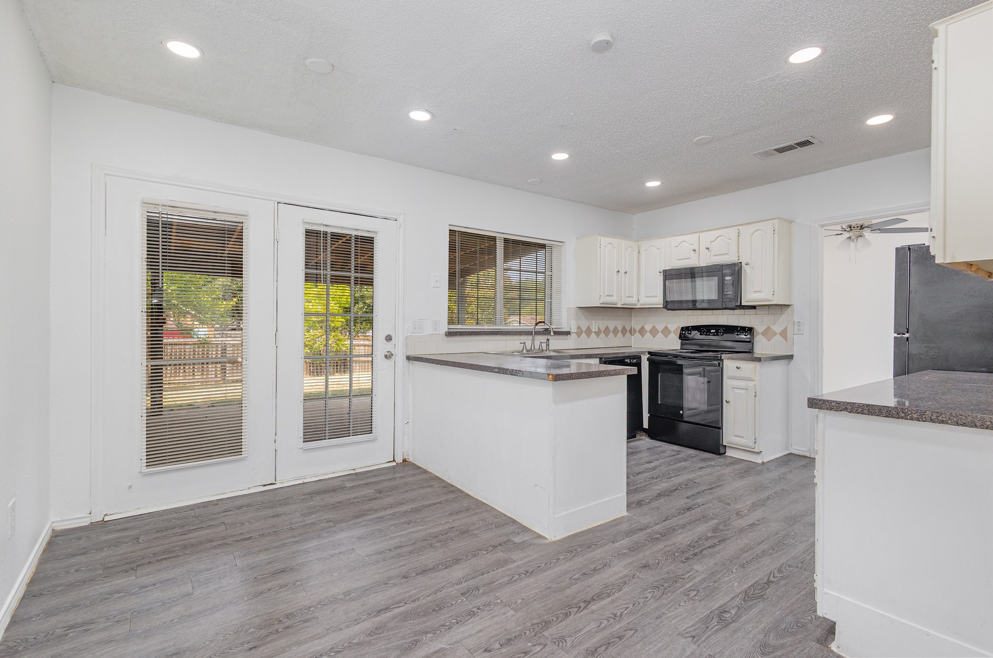 905 Eagle Drive Desoto TX 75115