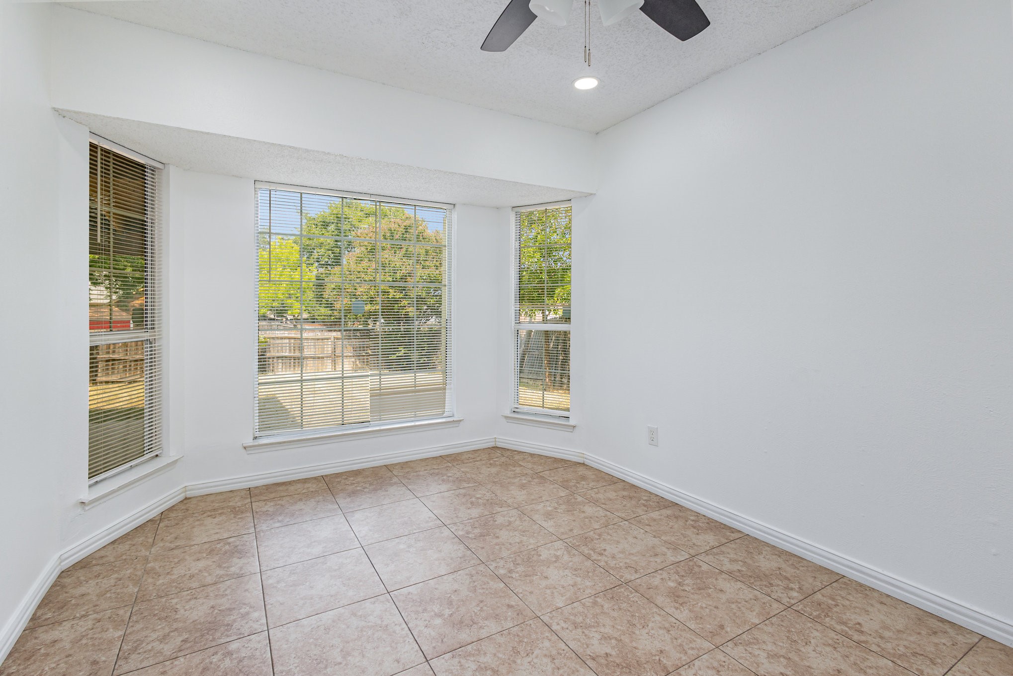 905 Eagle Drive Desoto TX 75115