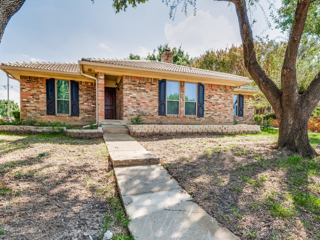 2201 Greenbriar Court Grand Prairie TX 75050