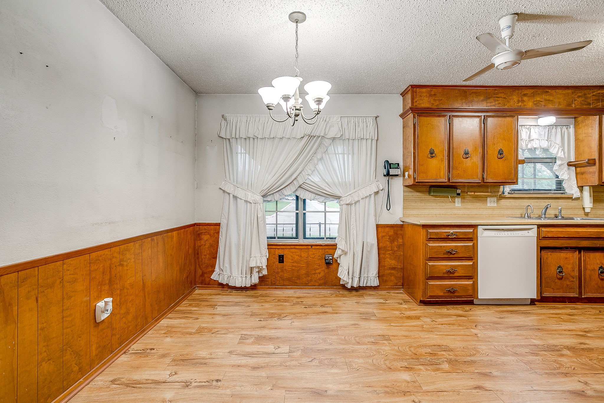421 Linda Drive Burleson TX 76028