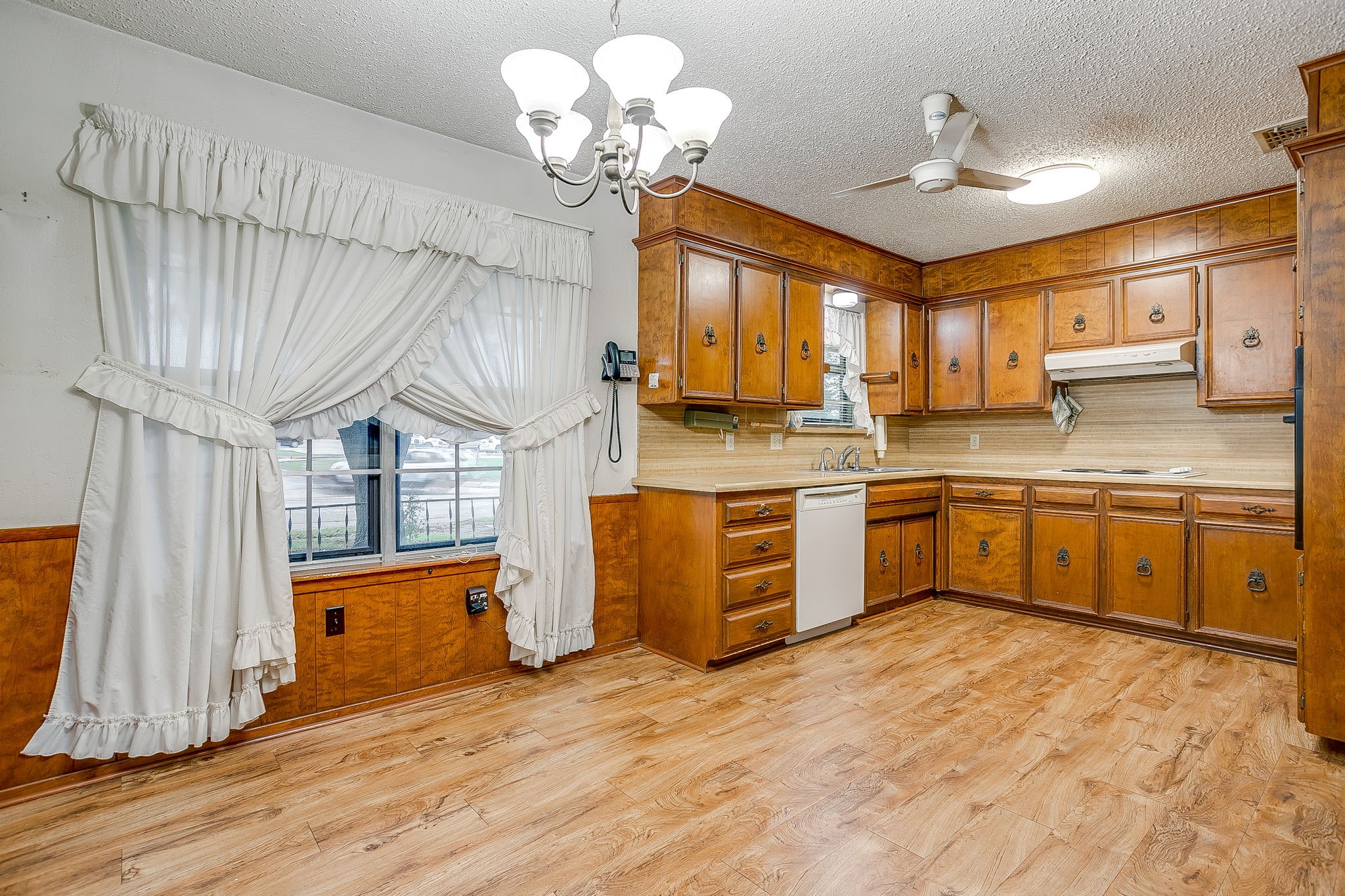 421 Linda Drive Burleson TX 76028