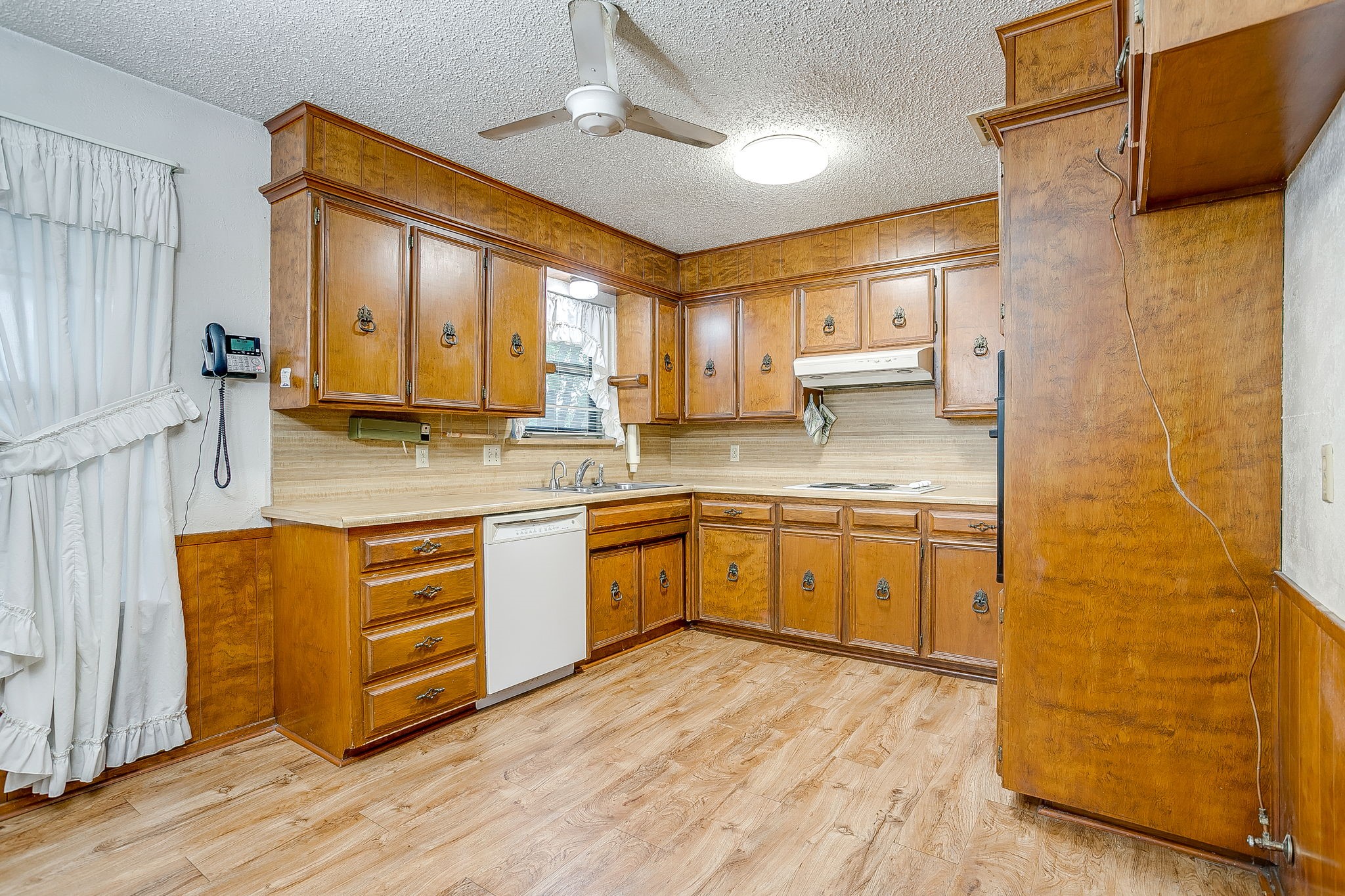 421 Linda Drive Burleson TX 76028